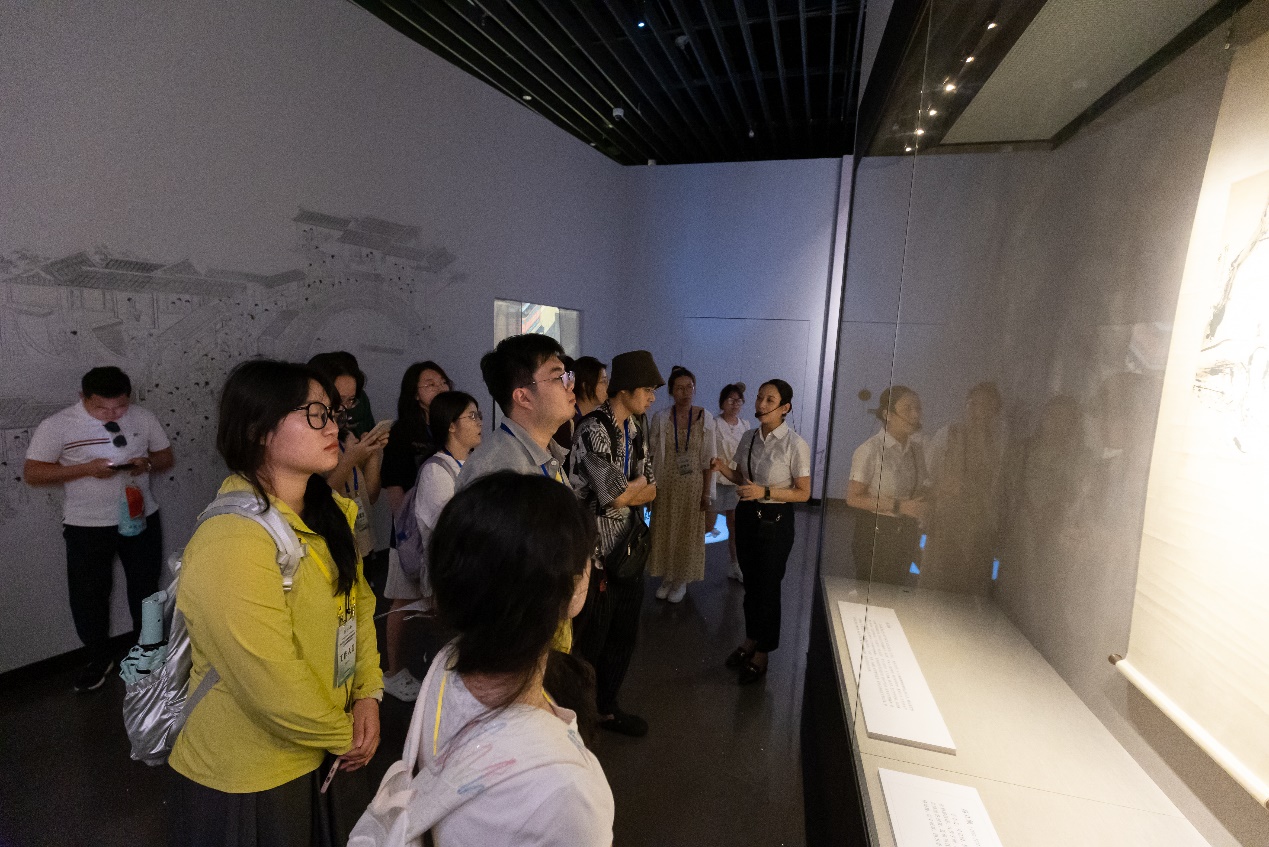 一群人在房间里AI 生成的内容可能不正确。